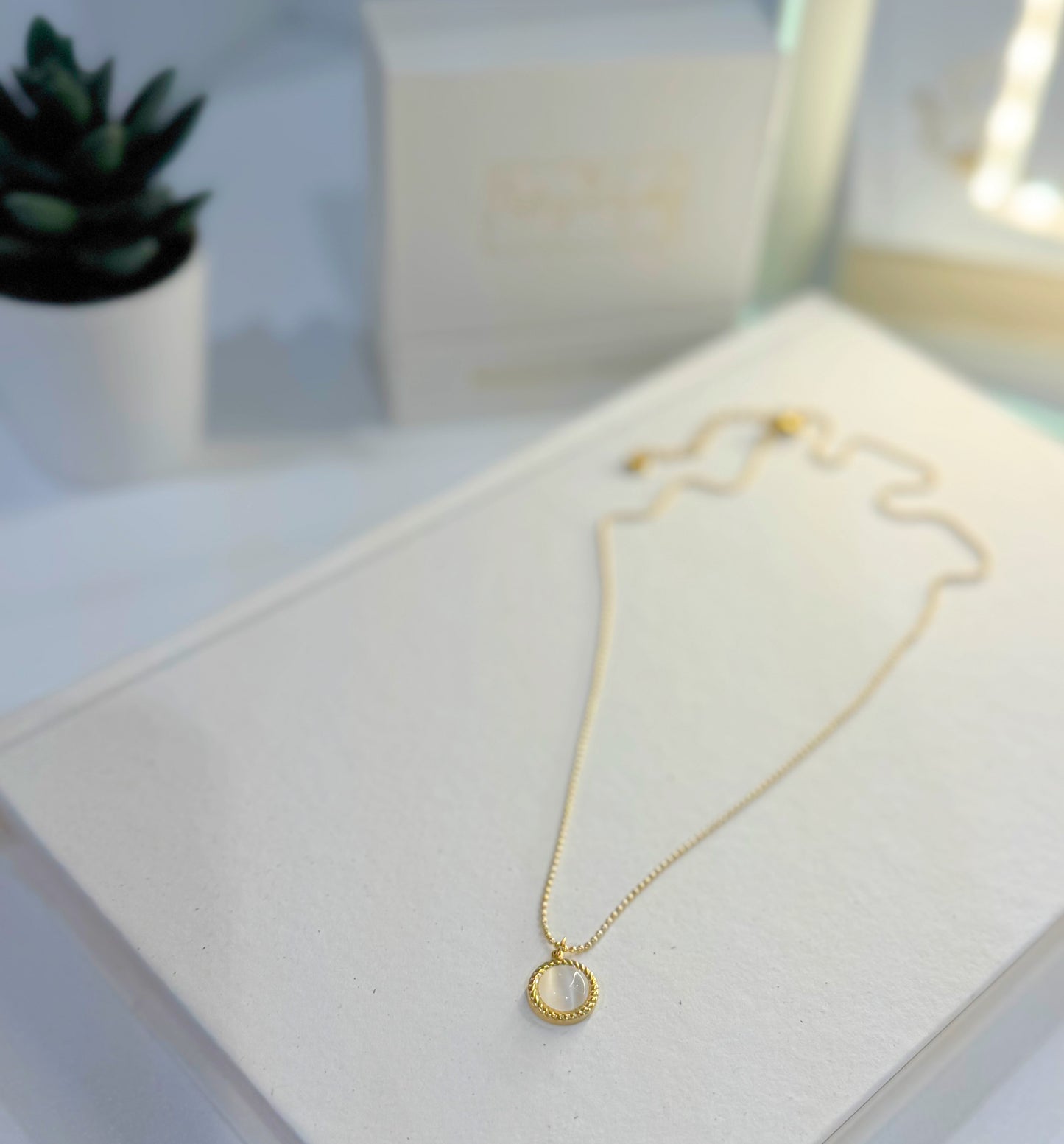 Cat Eye Pendant Necklace