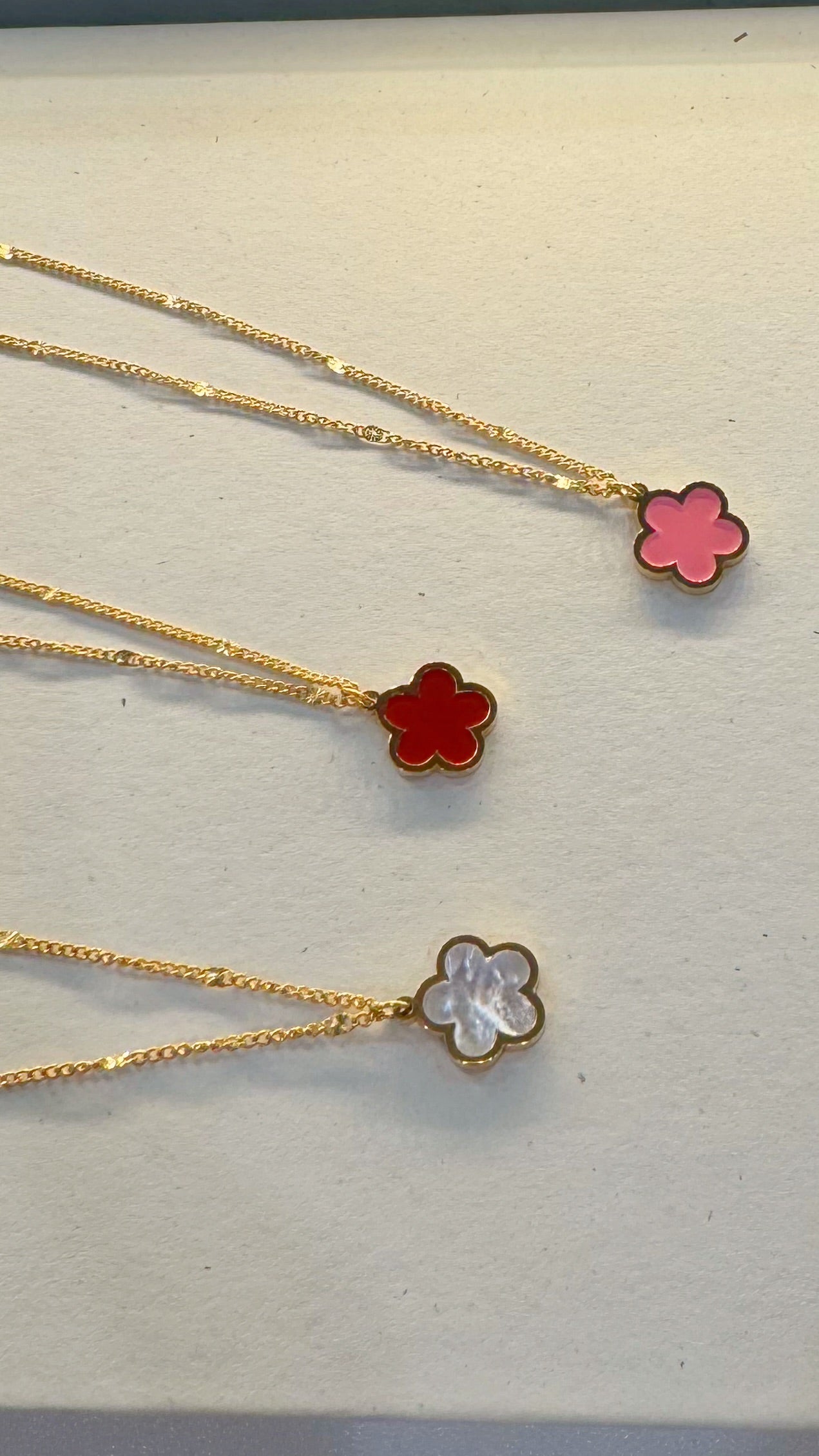 Beautiful Flower Pendant Necklace