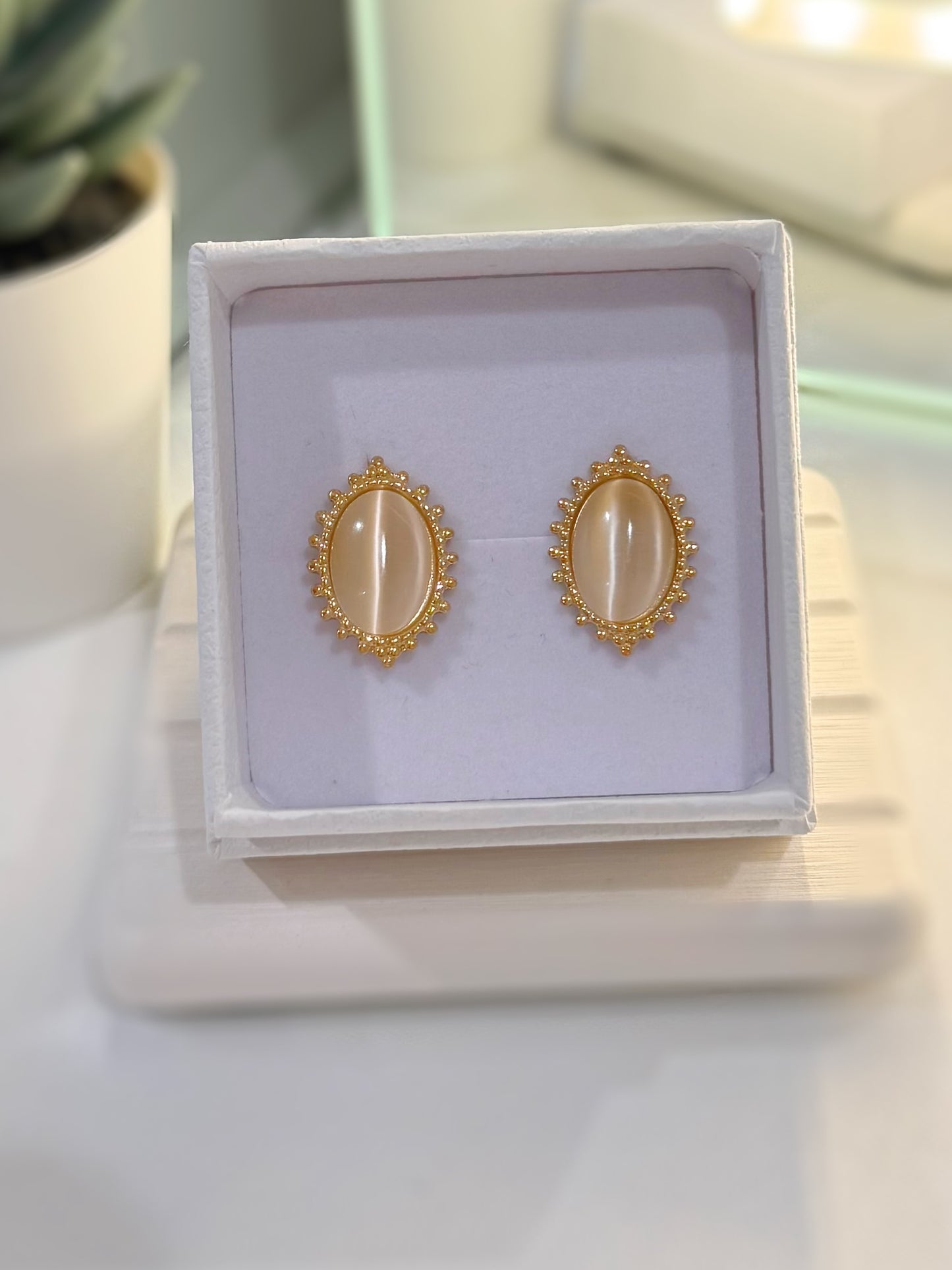 Cat’s Eye Stud Earrings