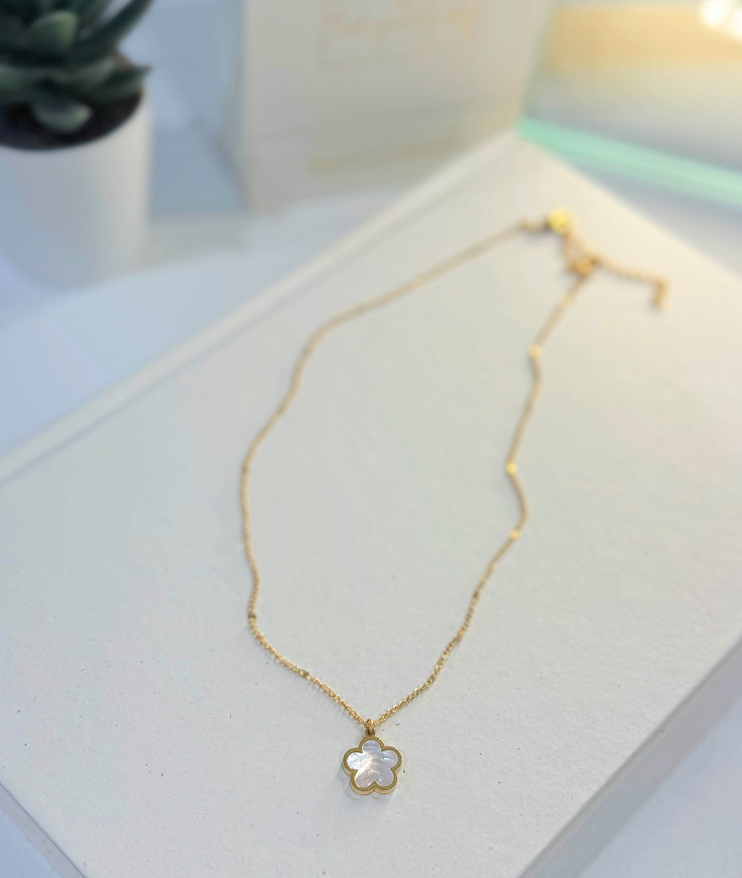 Beautiful Flower Pendant Necklace
