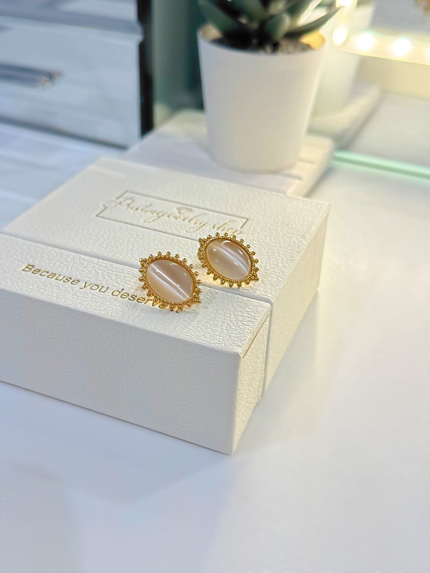 Cat’s Eye Stud Earrings